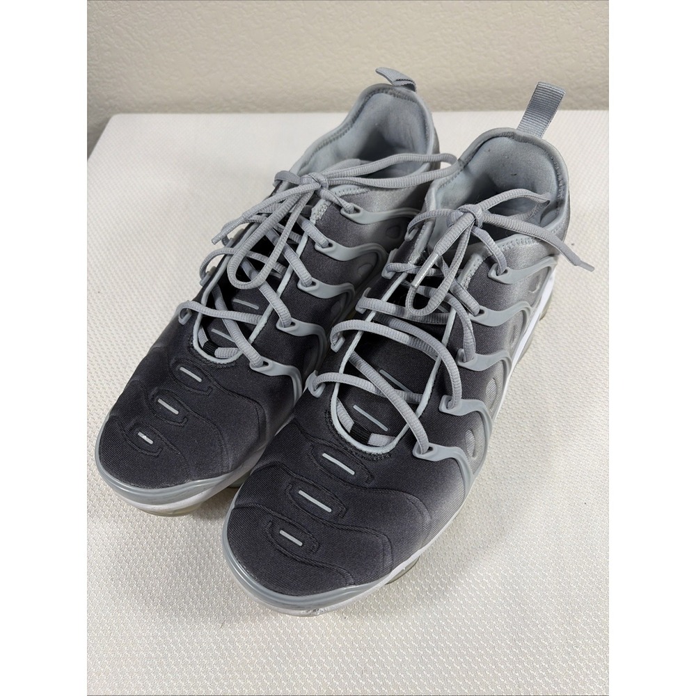 Nike Air‎ Vapormax Plus Wolf Grey Black White Size 10.5  / Air Pockets Great!
